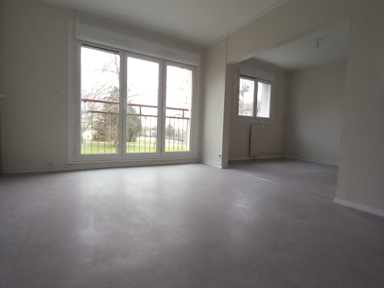 Appartement Étang-sur-Arroux 5 pièces - 663.98€