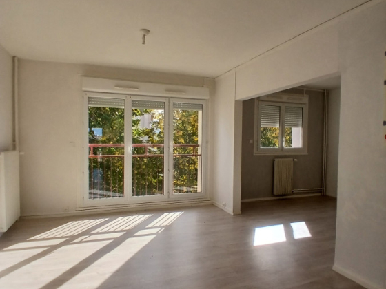 Appartement Étang-sur-Arroux 5 pièces - 666.4€