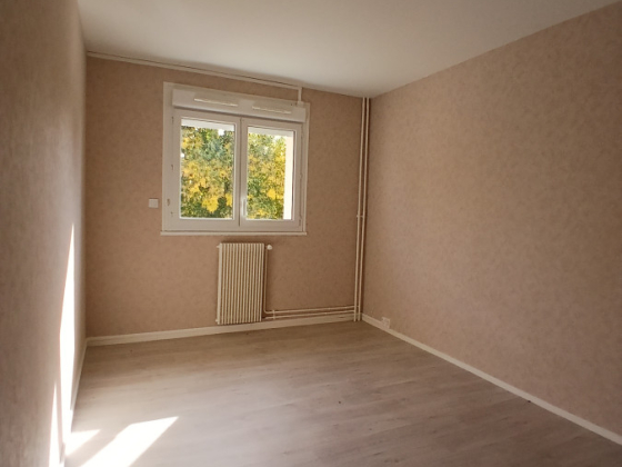 Appartement Étang-sur-Arroux 5 pièces - 666.4€