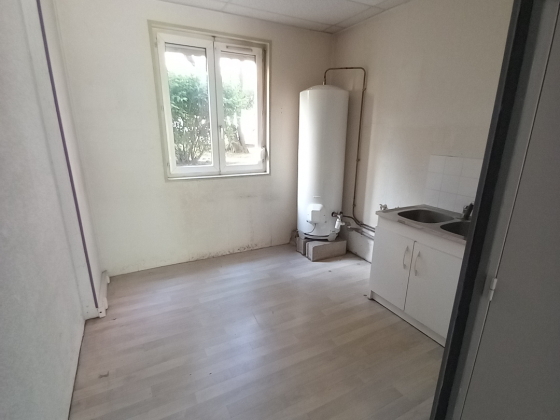 Local commercial Montceau-les-Mines - 354.8€