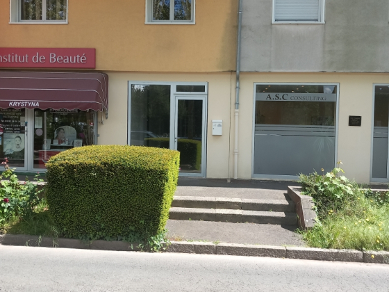 Local commercial Montceau-les-Mines - 354.8€