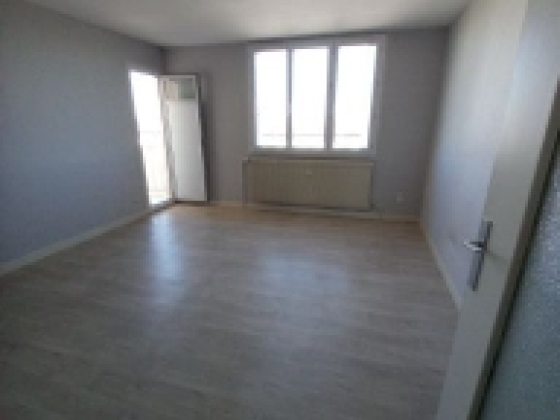 Appartement Montceau-les-Mines 3 pièces - 434.16€