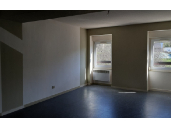 Appartement Saint-Sernin-du-Plain 3 pièces - 415.81€