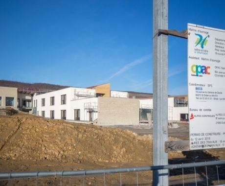 L'OPAC Saône-et-Loire réalise des missions d'AMO (assistance à maitrise d'ouvrage) sur l'ensemble du territoire de Saône-et-Loire. EHPAD-Antonin-Achaintre-a-Chauffailles-Credit-Jerome-Beg) 